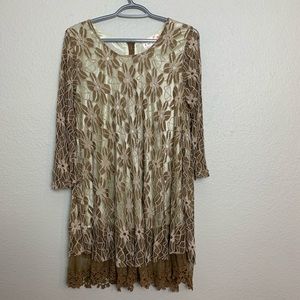 Lady Noiz lace tunic top